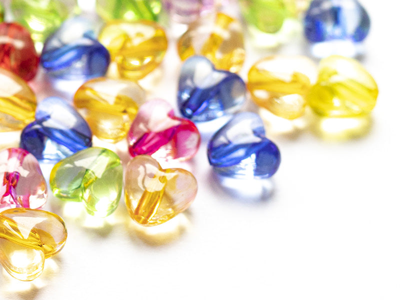 achat 50 perles en plastique coeur - inclusion multicolore - 10 mm