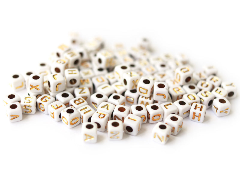 achat 200 mini perles carrées - cubes en plastique - lettres alphabet - blanc et doré - 4,5 mm