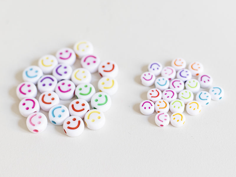 achat 20 perles en plastique rondes symbole sourire - blanc et multicolore - 7 mm