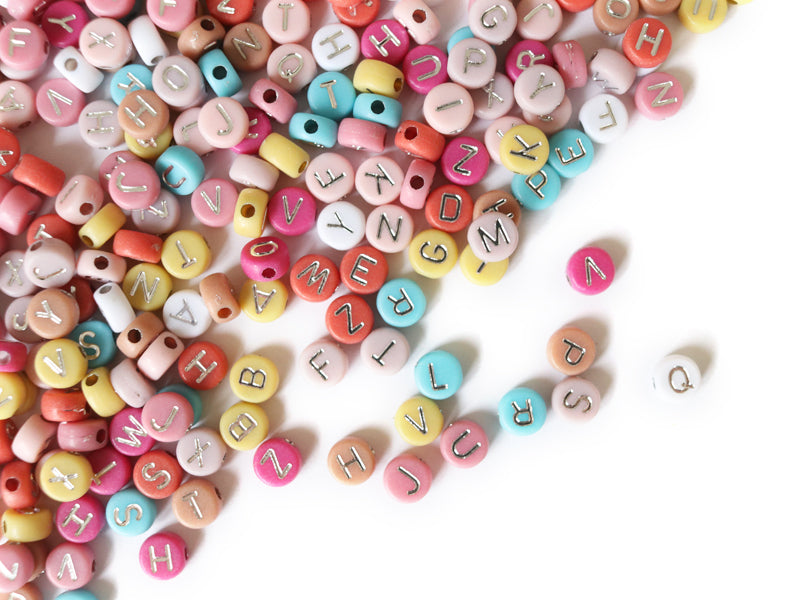 Achat Lot de 200 perles rondes colorées lettres alphabet - argenté