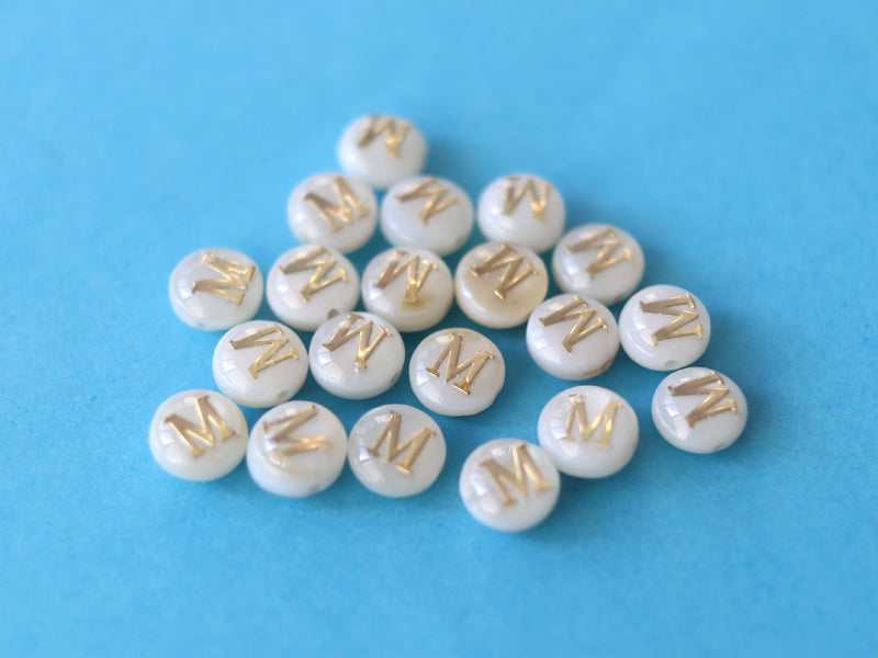 Achat Perle coquillage naturel et laiton doré - Lettre M