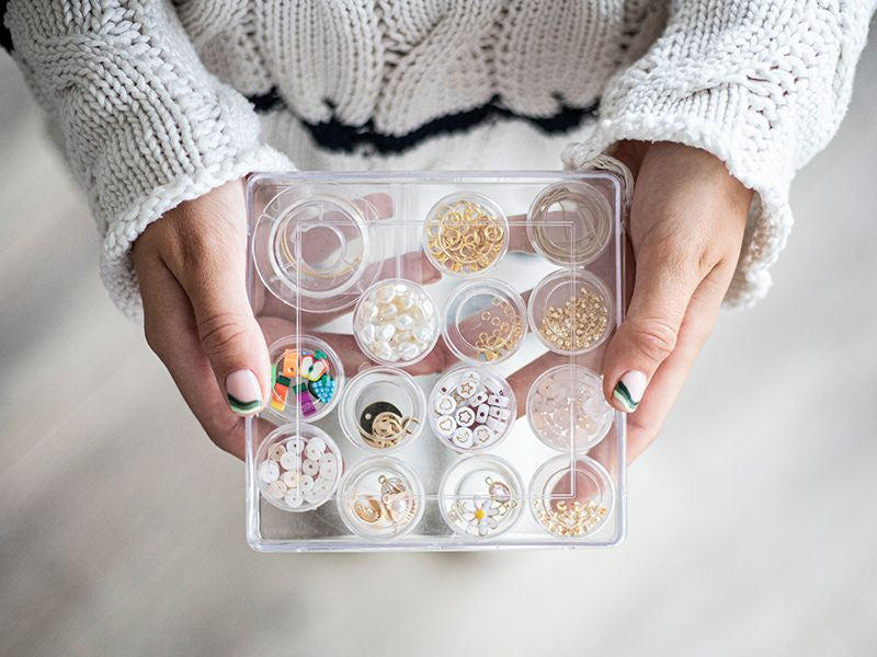 Achat Boite d'assortiment d'apprêts dorés et perles