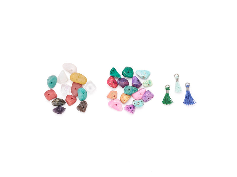 achat Boîte de perles naturelles et synthétiques et pendentifs pompons