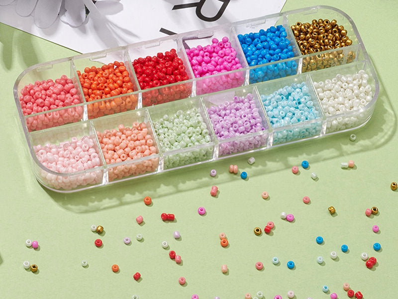 achat Boite de 12 couleurs estivales de perles de rocailles rondes - 2mm - 3000 pcs environ