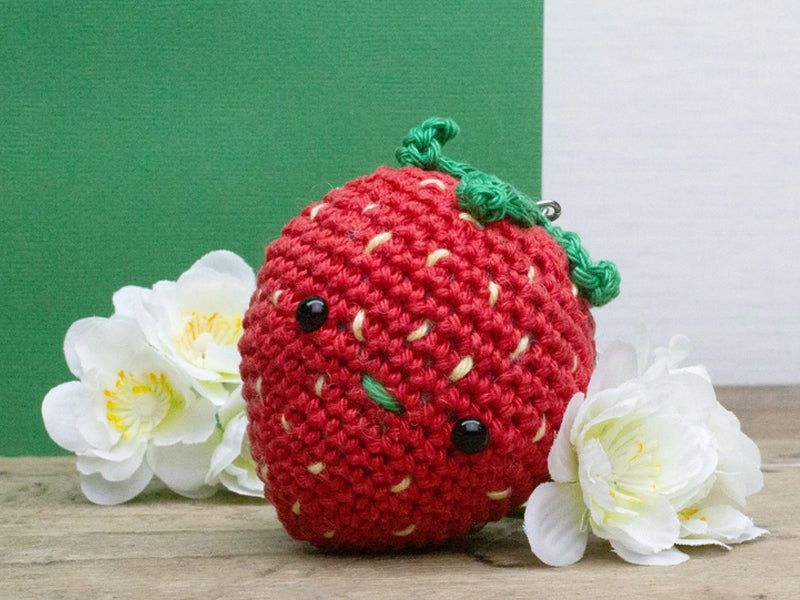 achat Kit crochet - Pendentif sac / porte clé - Fraise