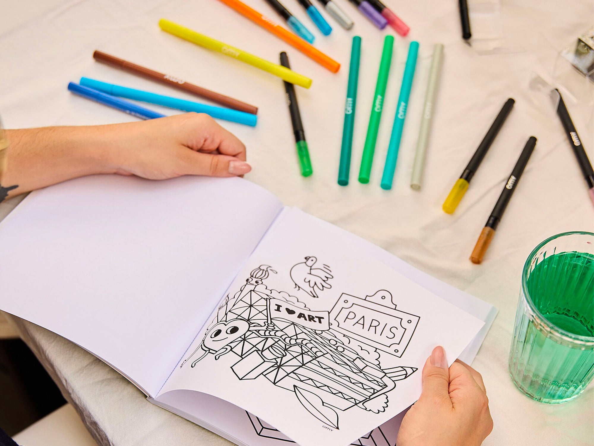 achat Cahier de coloriage Cozy Art - Paris - OMY