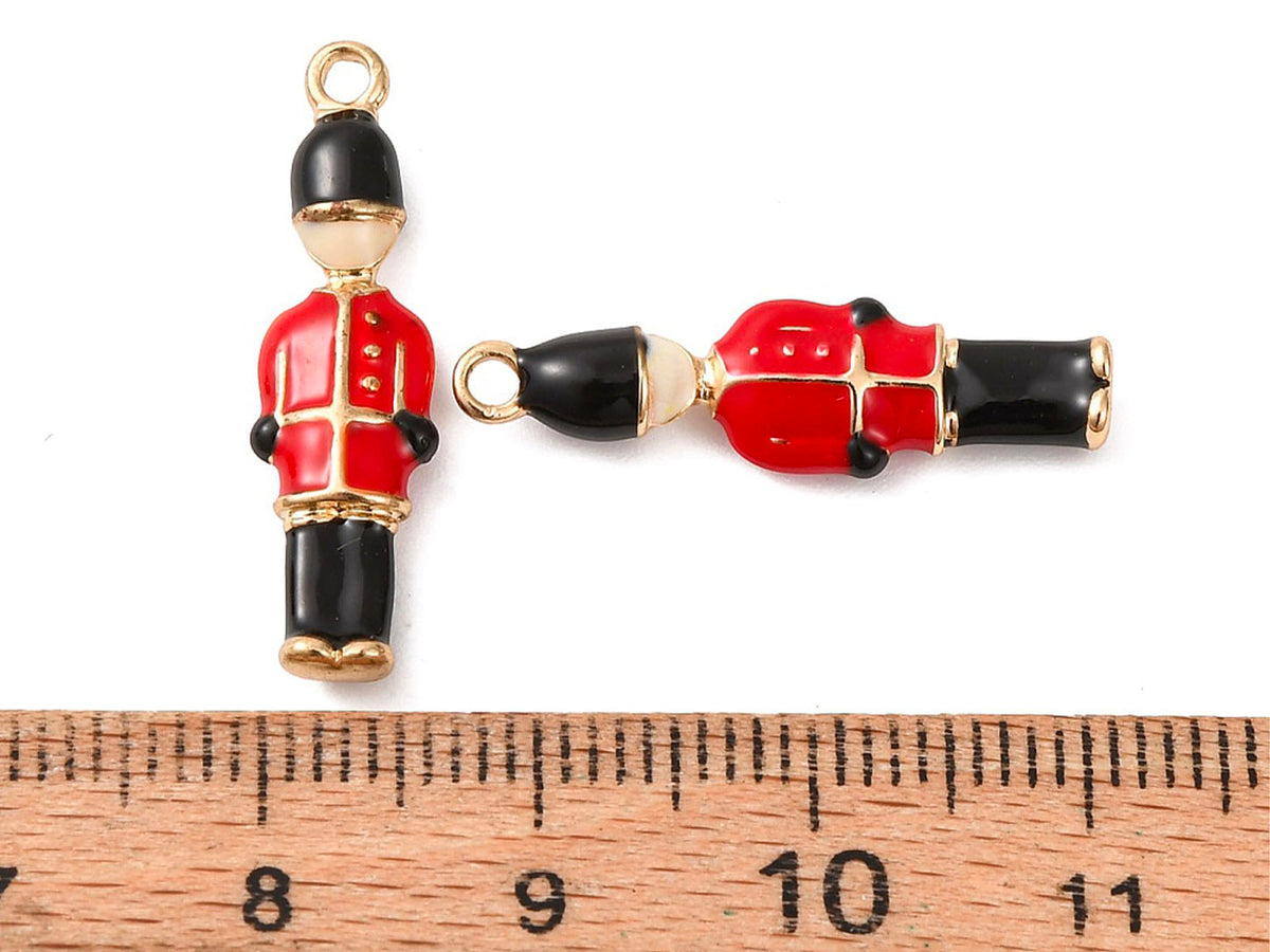 achat Breloque soldat anglais rouge en émail et doré à l'or fin