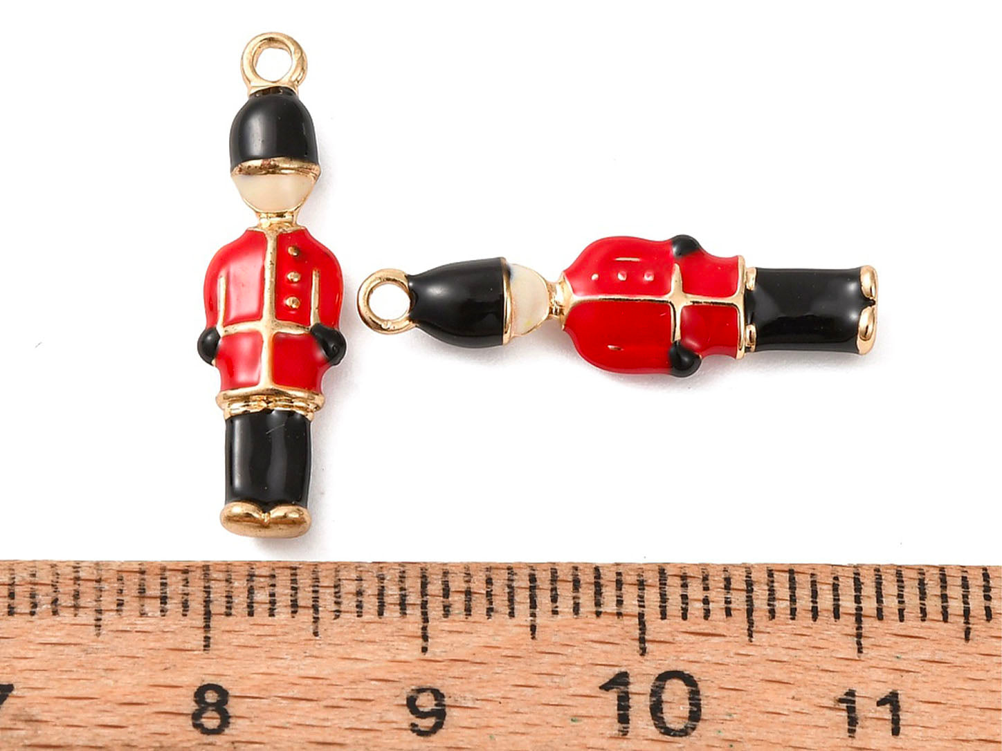 achat Breloque soldat anglais rouge en émail et doré à l'or fin