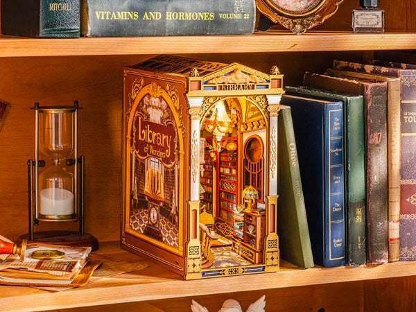 achat Maquette Librairie des Merveilles Book Nook - Robotime
