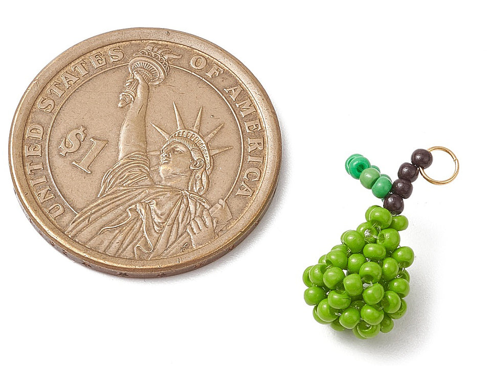 achat Breloque poire verte en perles de verre