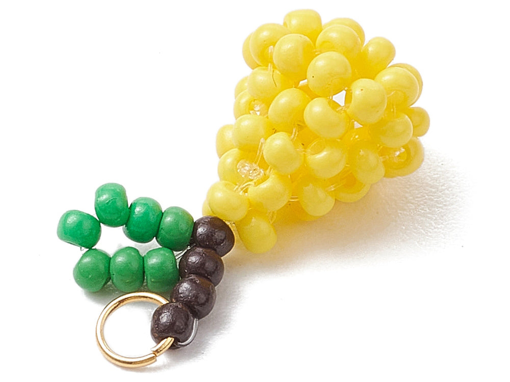 Breloque poire en perles de verre