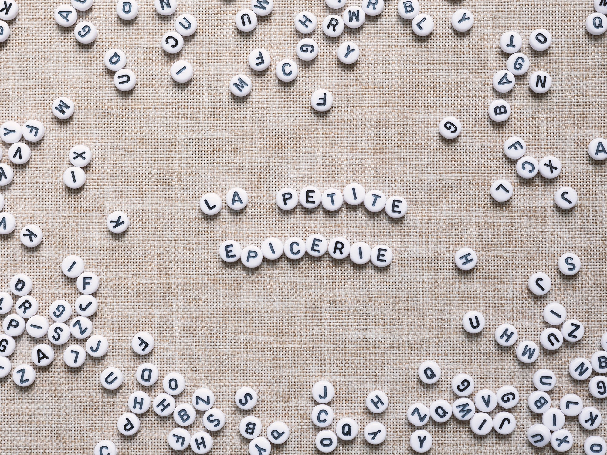Achat Pot perles lettres – Blanc et noir