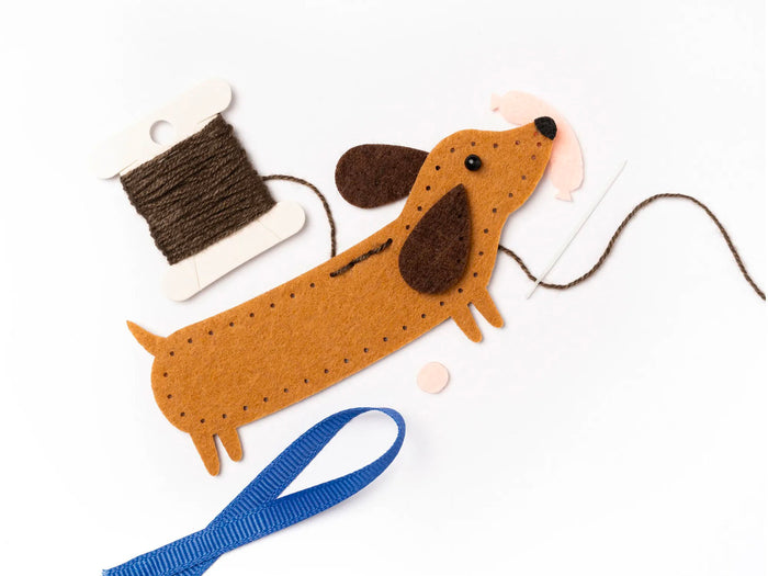 Achat Mini set de couture en feutrine - Chien Teckel
