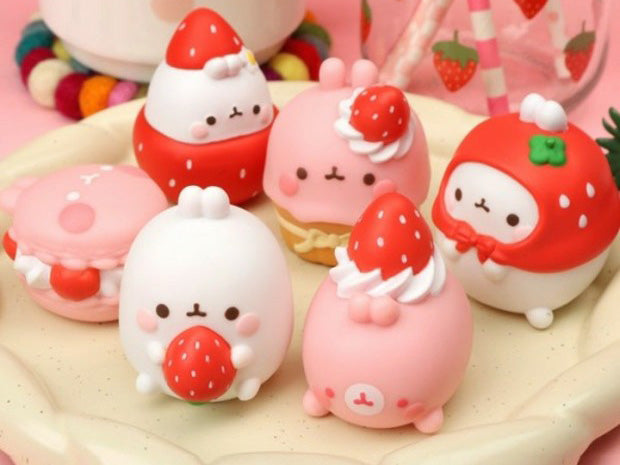 Boîte à figurines aléatoires Molang adore les fraises