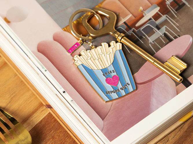 Achat Porte-clés en émail - Fries Before Guys - ATWS