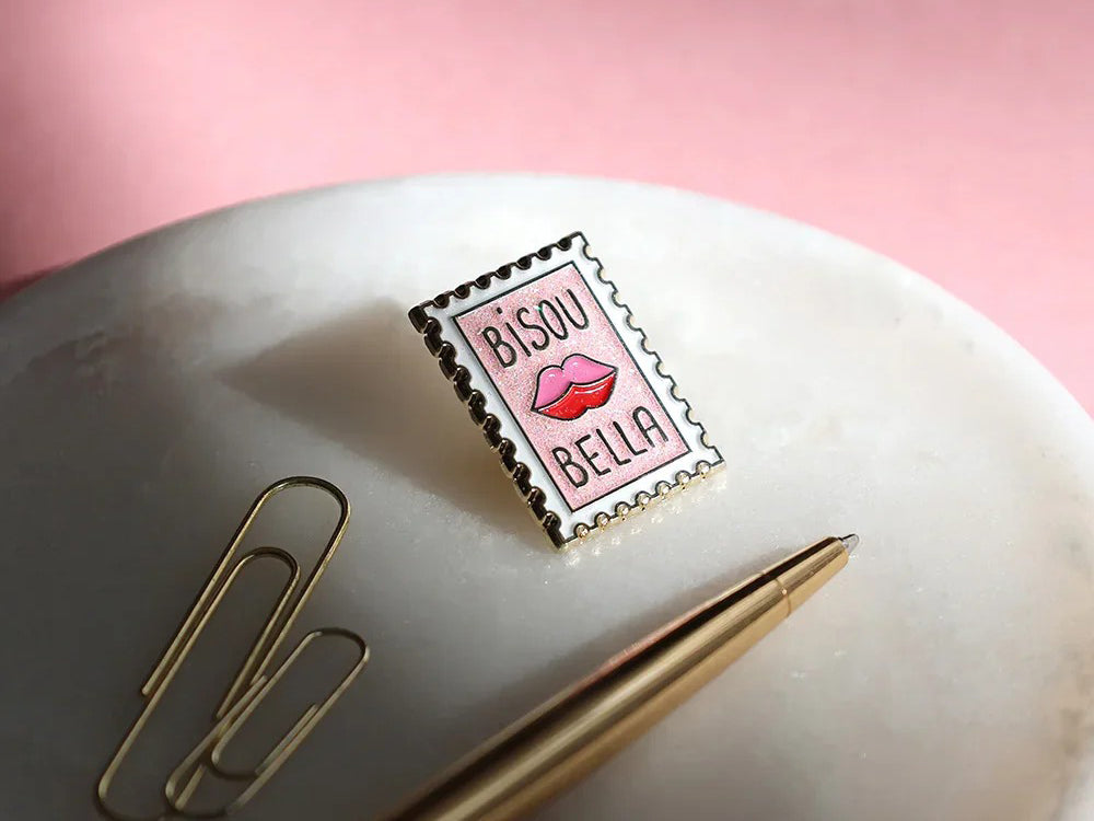 achat Pin's Bisou Bella - ATWS