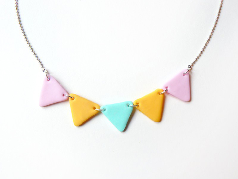 Le collier fanion en pâte Fimo