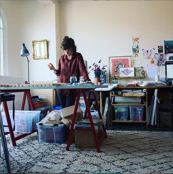 Sokina Guillemot dans son atelier