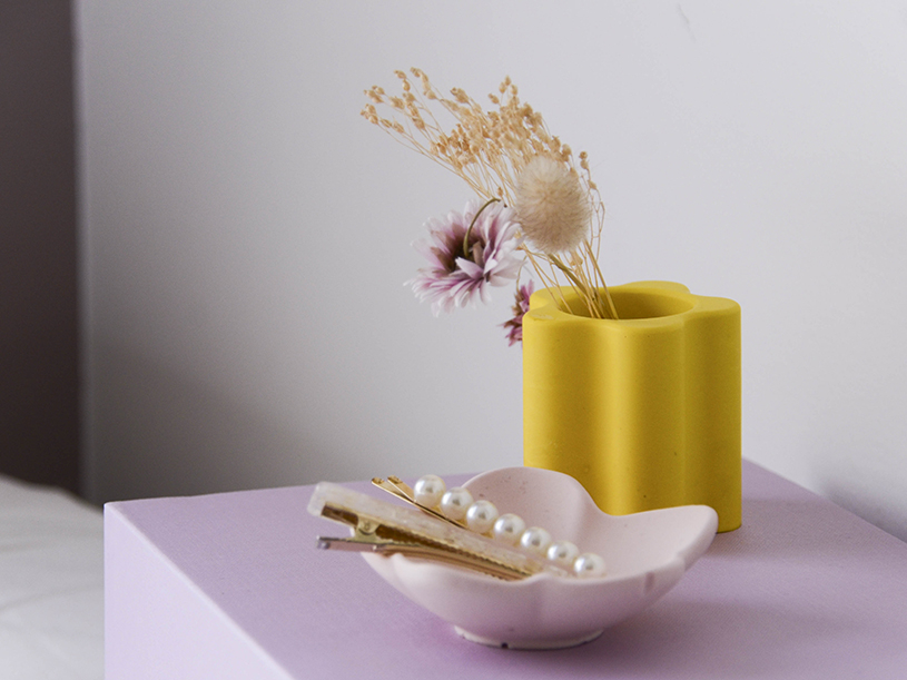 Le vase fleur en jesmonite