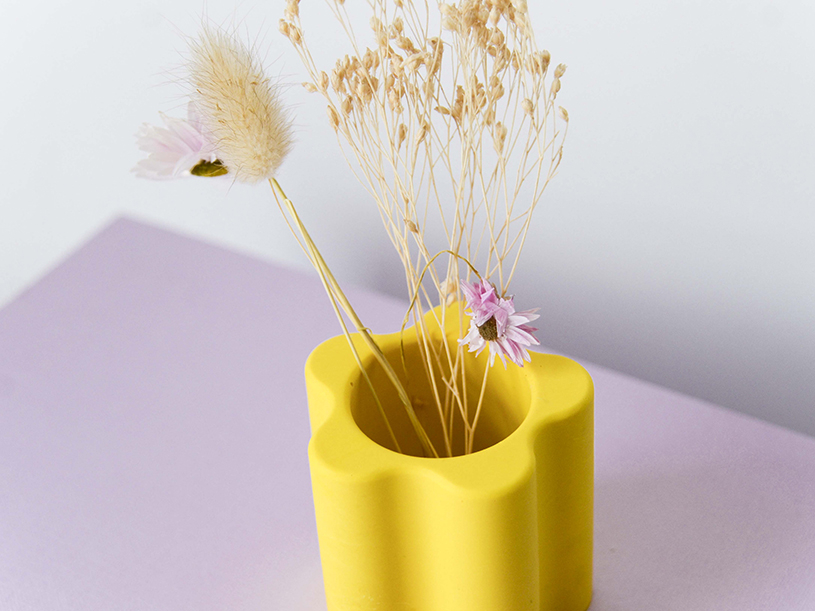 Le vase fleur en jesmonite